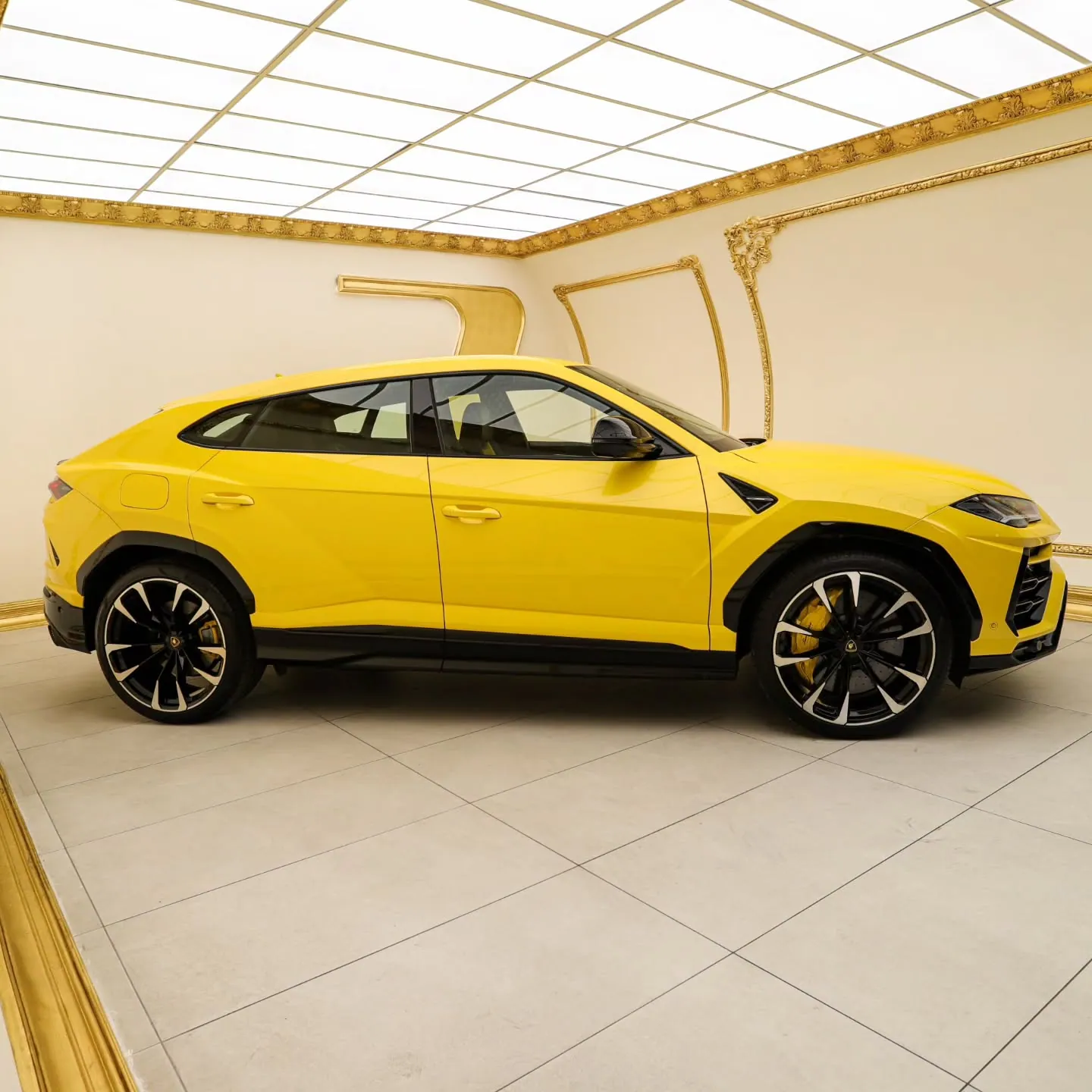 Lamborghini Urus in the Dadas Motorland studio