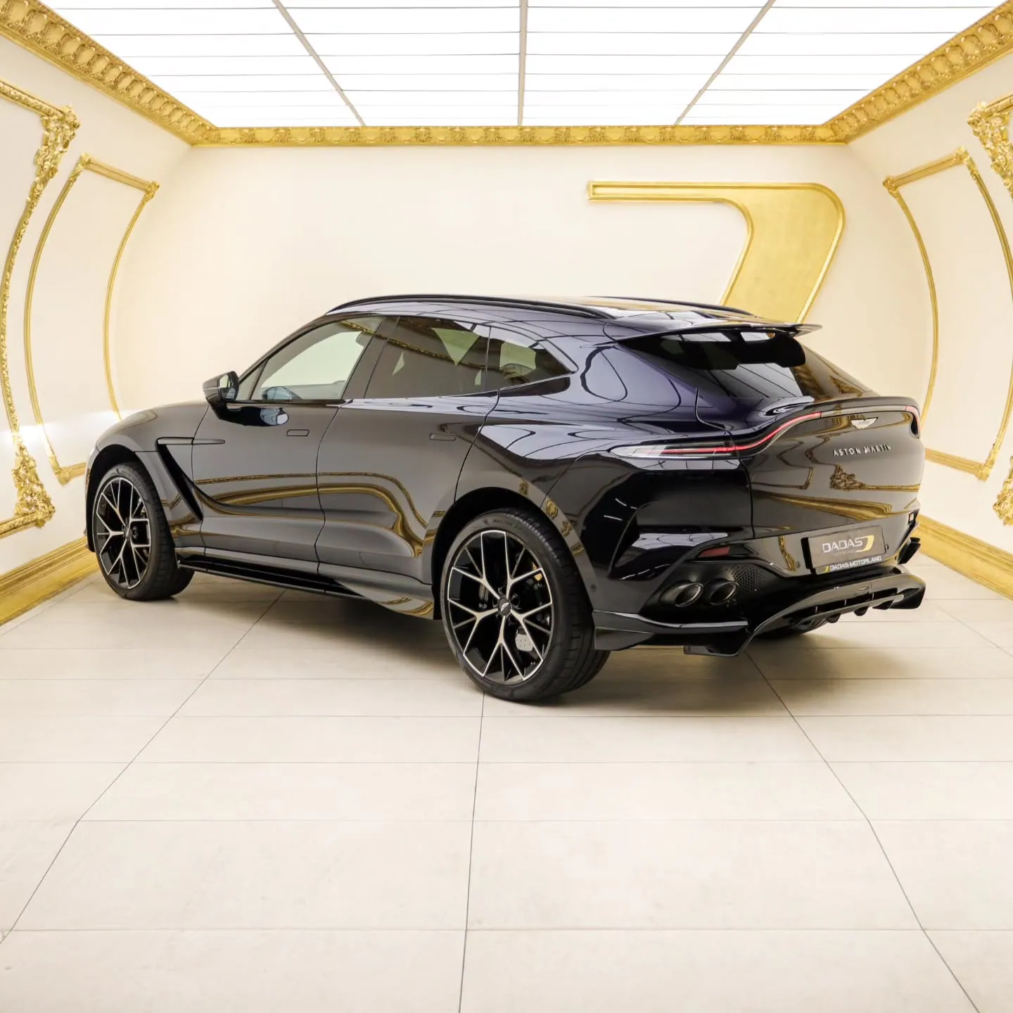 2023 DBX707