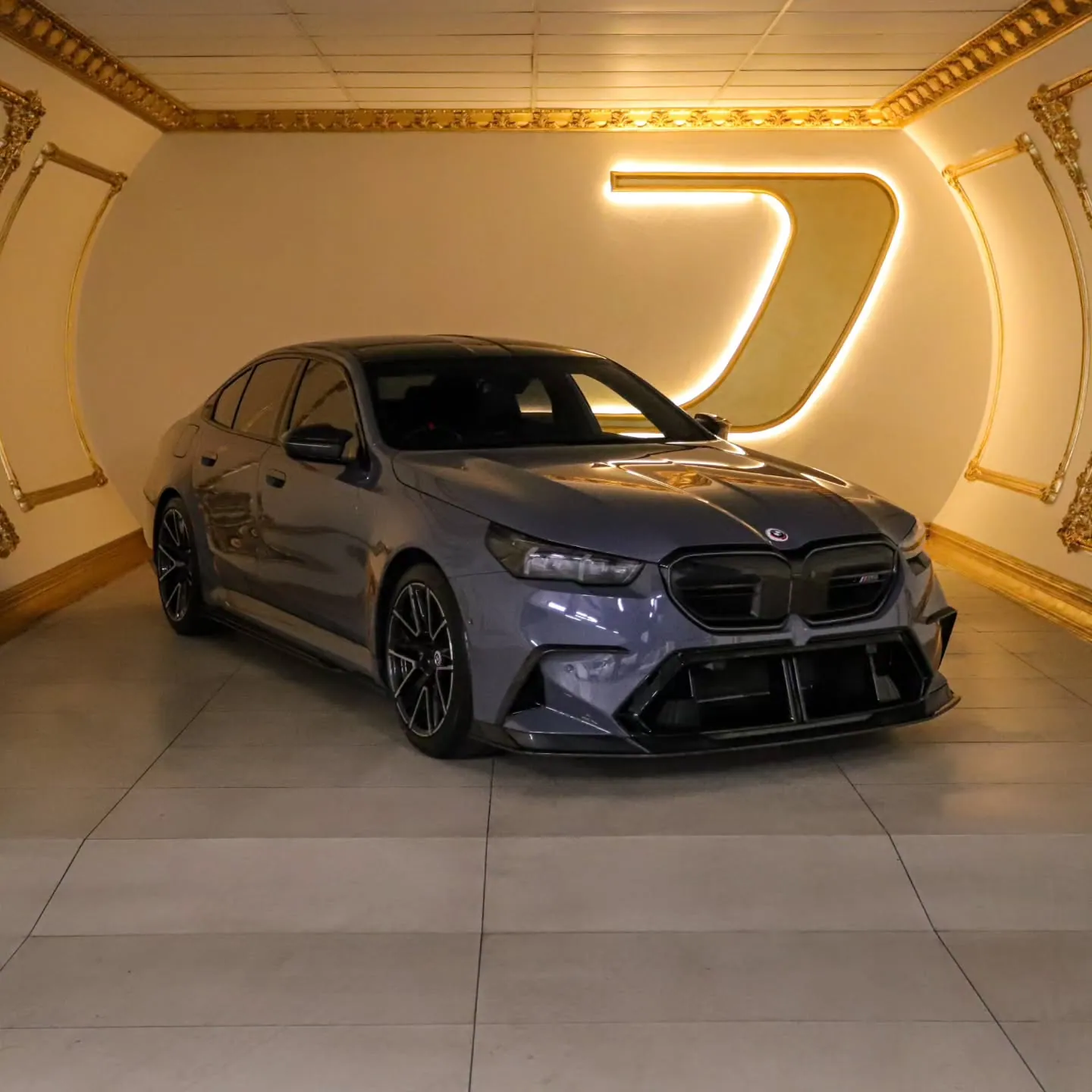 2025 BMW M5 (G90) in the Dadas Motorland studio