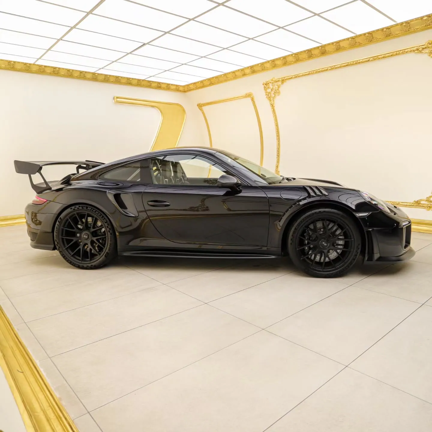 911 GT2 RS Weissach thumbnail 3